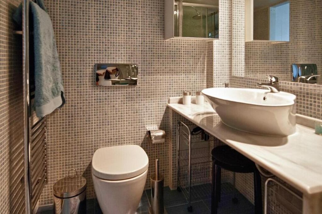 Acropolis Luxury Apartment With Balcony เอเธนส์ ภายนอก รูปภาพ