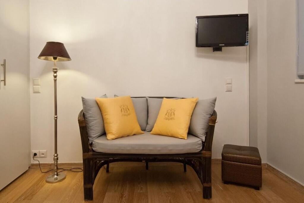 Acropolis Luxury Apartment With Balcony เอเธนส์ ภายนอก รูปภาพ